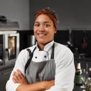 <p>Bu mekanda yediğiniz her tatlı bir başyapıt! Kadayıf, künefe ve katmer, gerçekten mükemmel. Hem tatları hem de sunumları harika. Kesinlikle her damağa hitap ediyor ve buraya tekrar gelmek için sabırsızlanıyorum!</p>